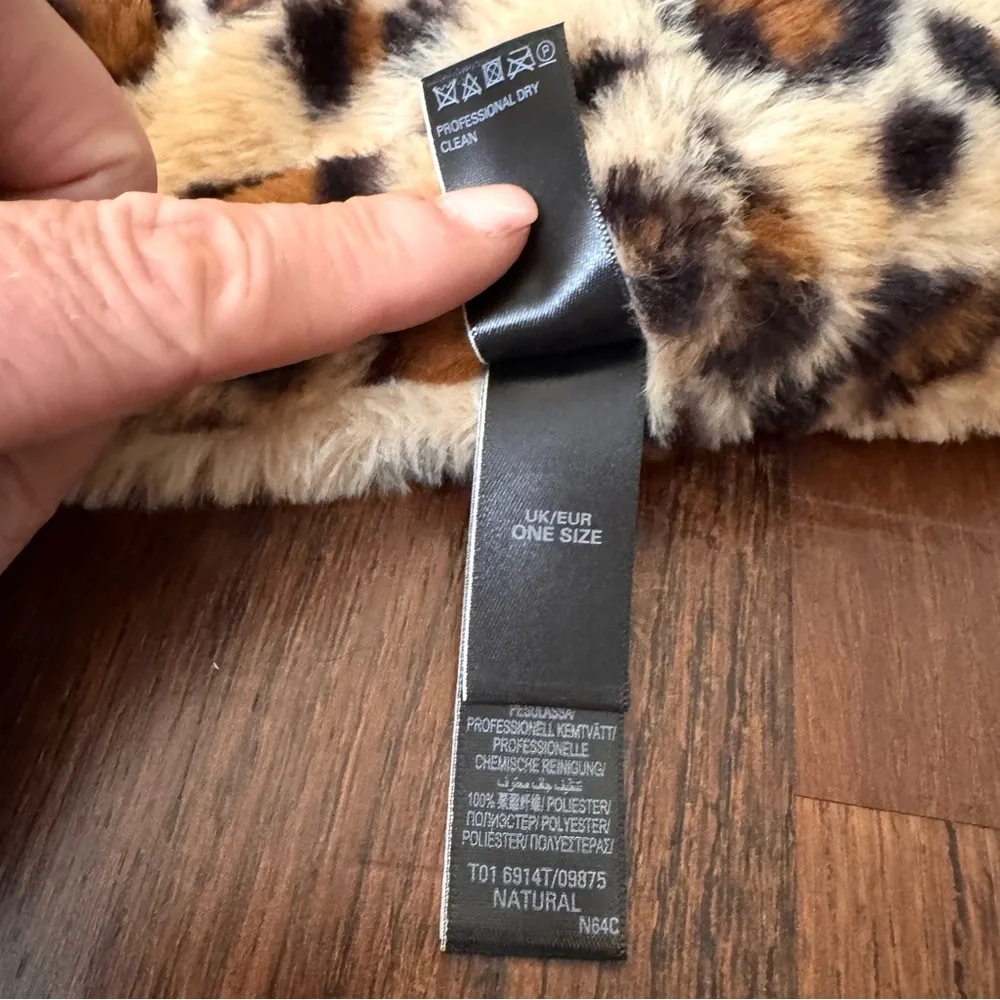 MARKS & SPENCER leopard print, faux fur neck wrap, unisex, one size, NWOT